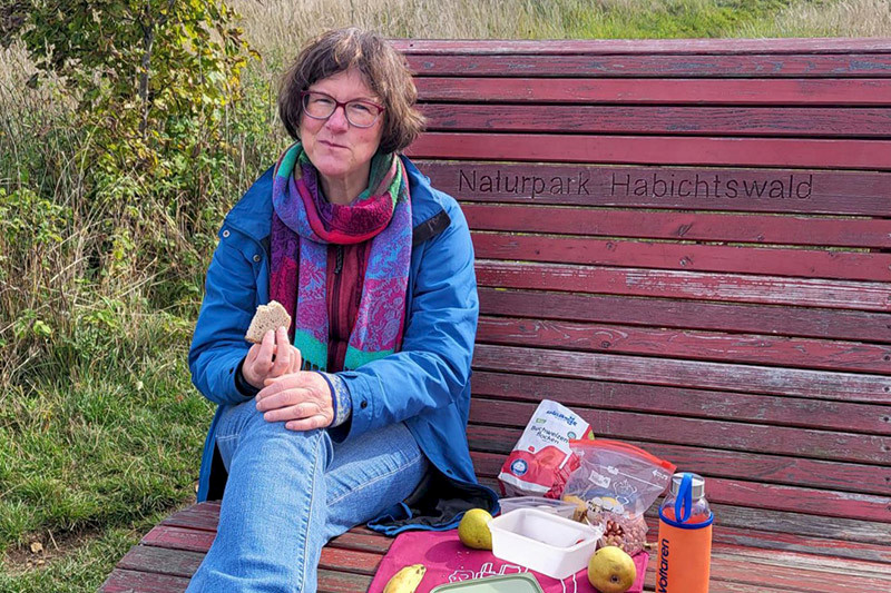 Bild zeigt Astrid Froeb im Naturpark Habichtswald.